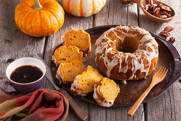 pumpkin crown cake for fall