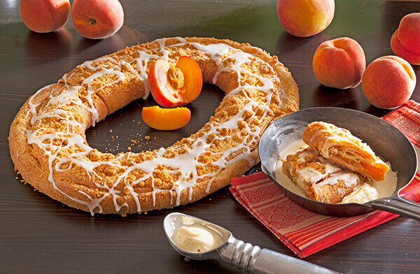peach cobbler kringle with ice cream