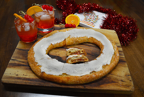Brandy Old Fashioned Kringle with fruity cocktails