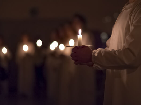 Person holding a candle on Santa Lucia Day
