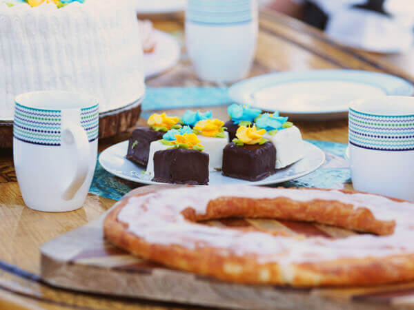 Kringle and petit fours for charcuterie deserts
