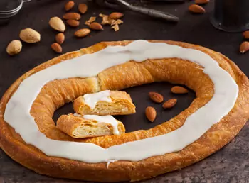 https://www.ohdanishbakery.com/images/products/almond-kringle-s.jpg.webp