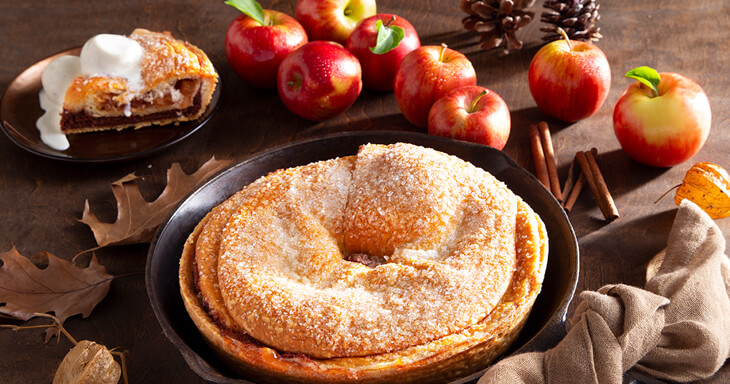 Apple Cinnamon Kringle Pie with ice cream