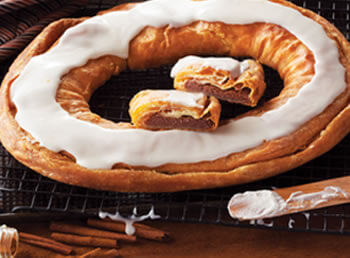 Cinnamon Roll Kringle