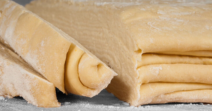 Through the traditional artisanal method, our dough is skillfully handmade from scratch.